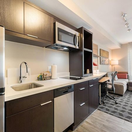 Towneplace Suites By Marriott Greensboro Coliseum Area Exterior photo